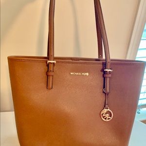 Michael Kors Jet Set Travel Med carry all